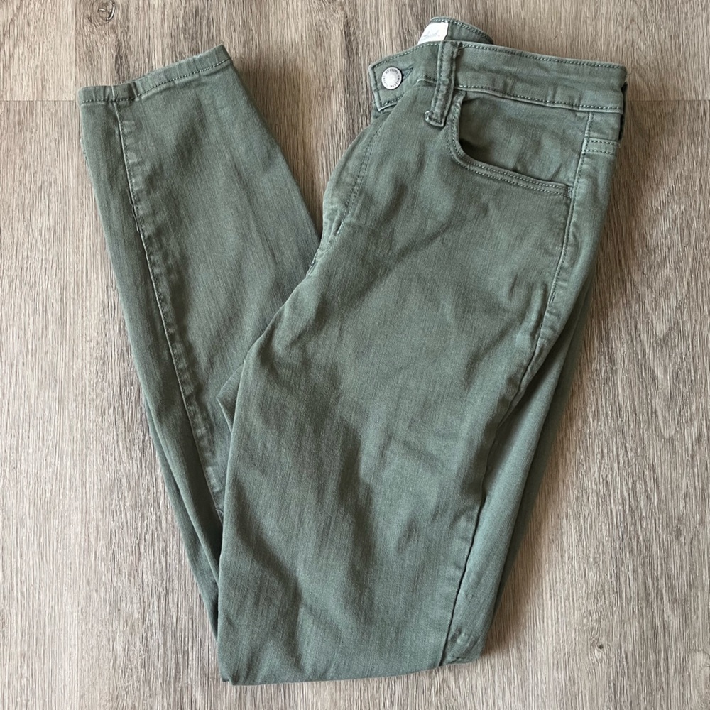 Universal Threads Good Co. Women’s high rise army green skinny Jeans size 10